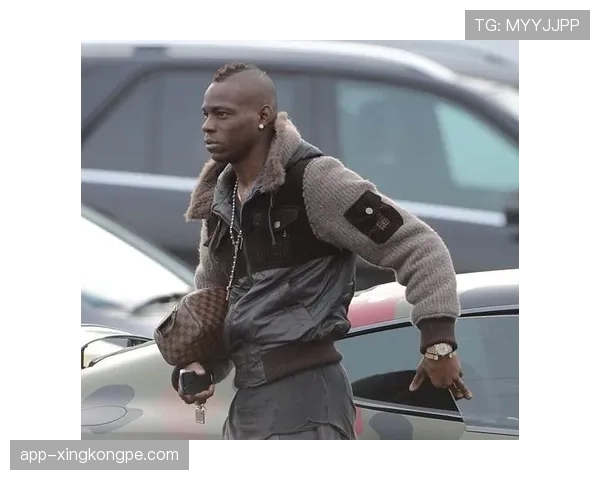 巴洛特利训练迟到还顺手买了辆兰博基尼？