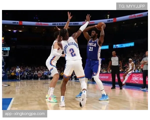 戴维斯挡拆压制恩比德拉开内线效率差