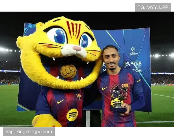 拉菲尼亚与马尔科姆：巴萨生涯的角色定位与轨迹差异分析