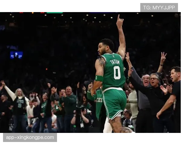 凯尔特人3D后卫怀特挡拆联动塔图姆提升三分效率