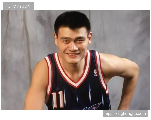 姚明内线硬朗对比邓肯挡拆效率明显提升球队禁区统治力